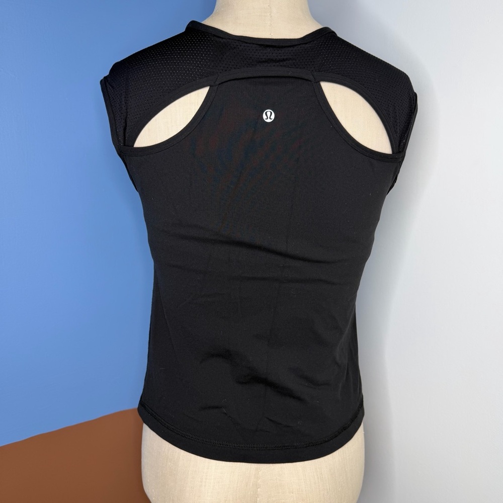 Lululemon Cap Sleeve Black Top Mesh Shoulder Cut Out Size 6
